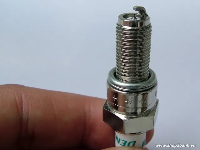 Bug Bạch Kim Denso Iridium Cho Winner 150: Đánh Giá Thực Tế Và Lời Khuyên