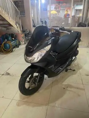 Đánh Giá Giá Xe Pcx 125 Honda: Từ Cũ Đến Mới, Bảng Giá Cập Nhật Và So Sánh Thực Tế
