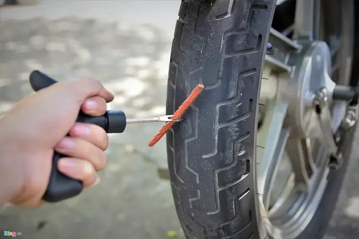Vá Lốp Không Săm Ở Đâu? So Sánh Chi Tiết 3 Phương Án Và Khuyến Nghị Cho Dân Phượt