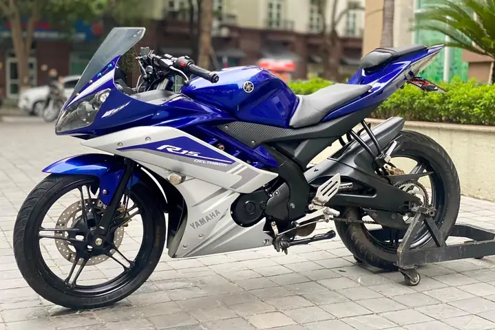 Yamaha R15 V2 Giá Bao Nhiêu? Đánh Giá Chi Tiết Từ A-z