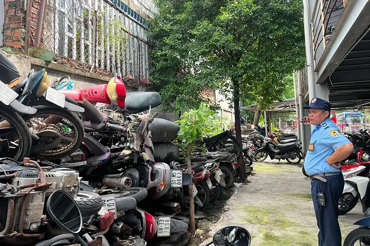 Goởi Xe Trong Nhà Bxmt