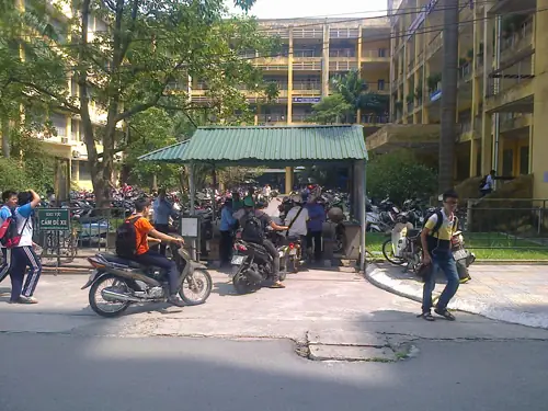 Nhà Gửi Xe Bách Khoa
