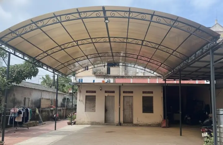 Nhà Xe Lợp Tole Láng