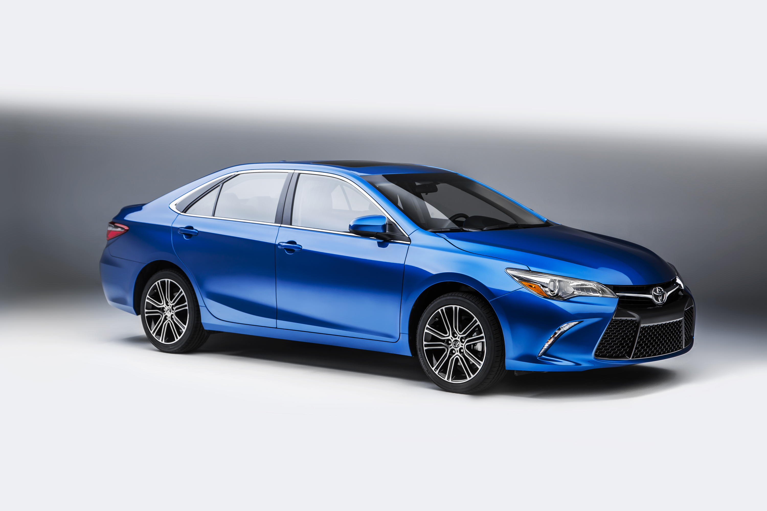 2015_CAS_2016_Camry_Special_004