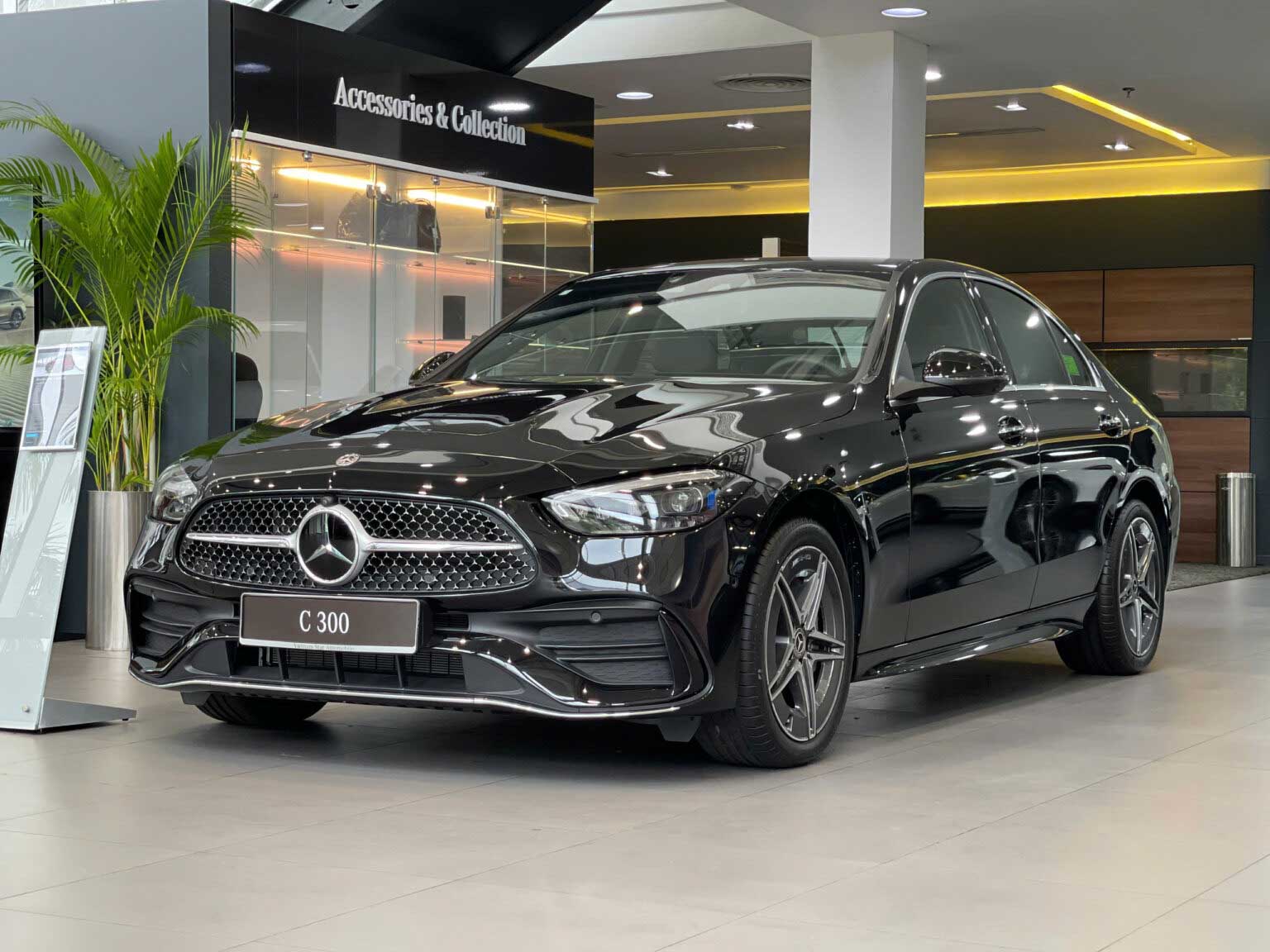 Tổng quan ngoại thất trên C300 AMG