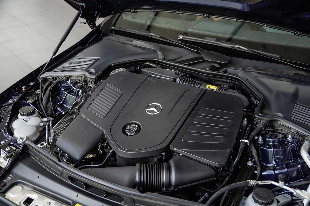C300 trang bị động cơ xăng I4 2.0L M254