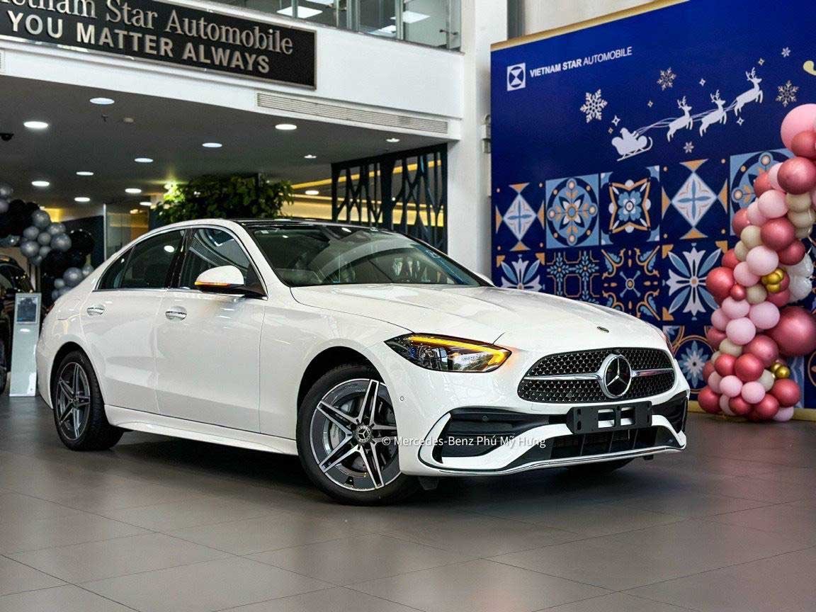 Mercedes-Benz C300 AMG 2025