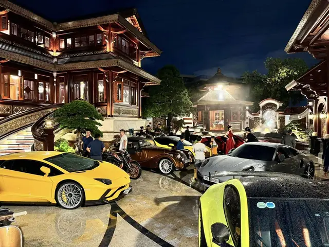 Ảnh Ngôi Nhà Và Dàn Siêu Xe
