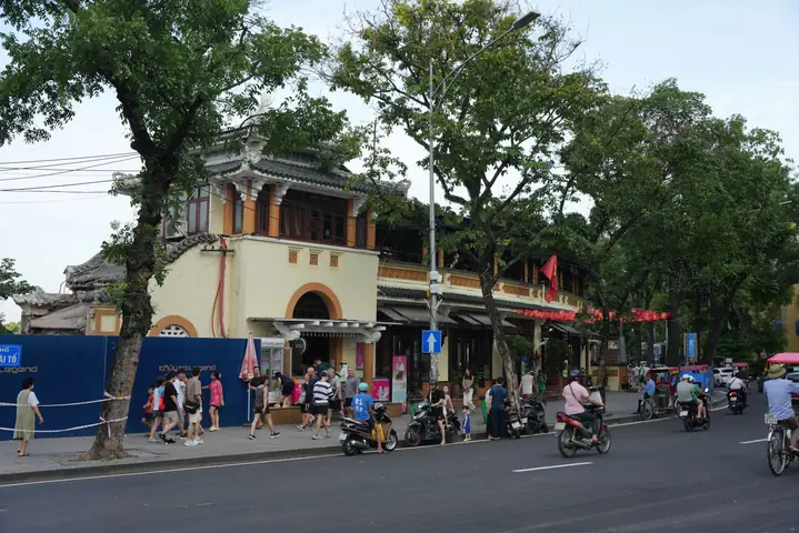Bãi Gửi Xe Nhà Hàng Kem Thủy Tạ