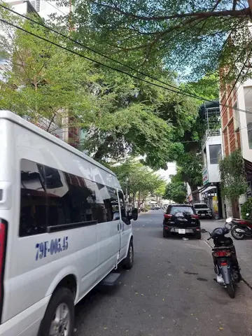 Bán Nhà Khu Để Xe Ô Tô Lớn