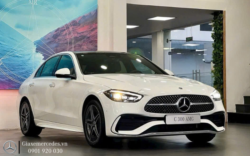 Mercedes C-Class giá chỉ từ 1,599 tỷ đồng