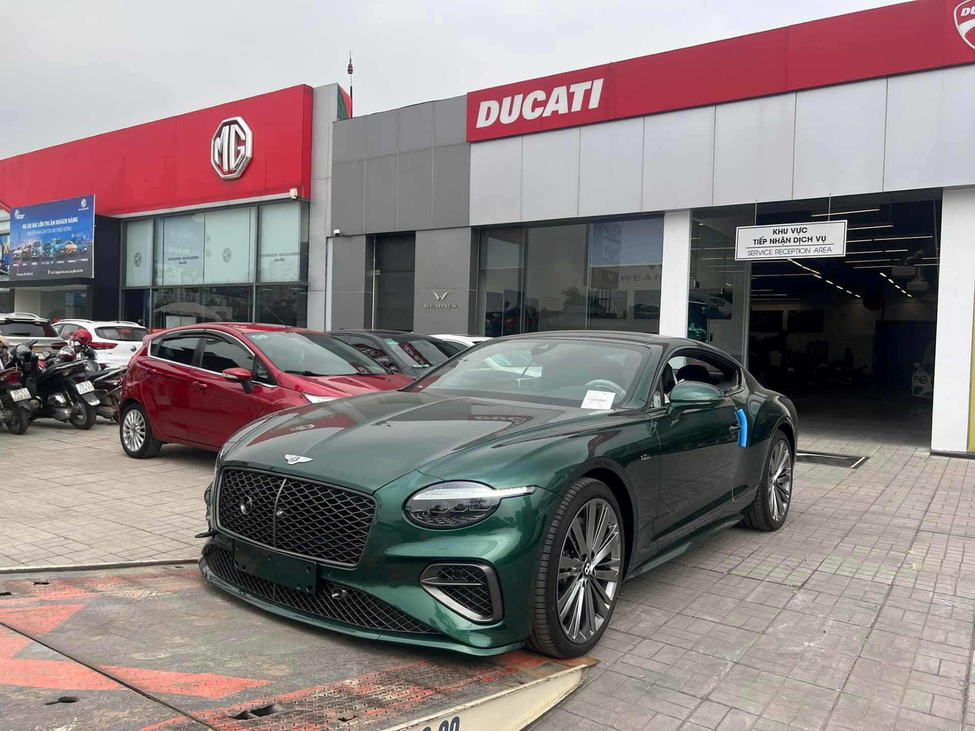 bentley continental 1.jpg