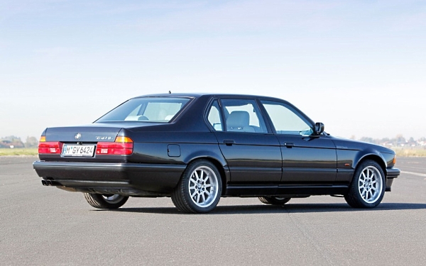 BMW-750il-V12-E32-rear-three-quarter-view1-1024x640
