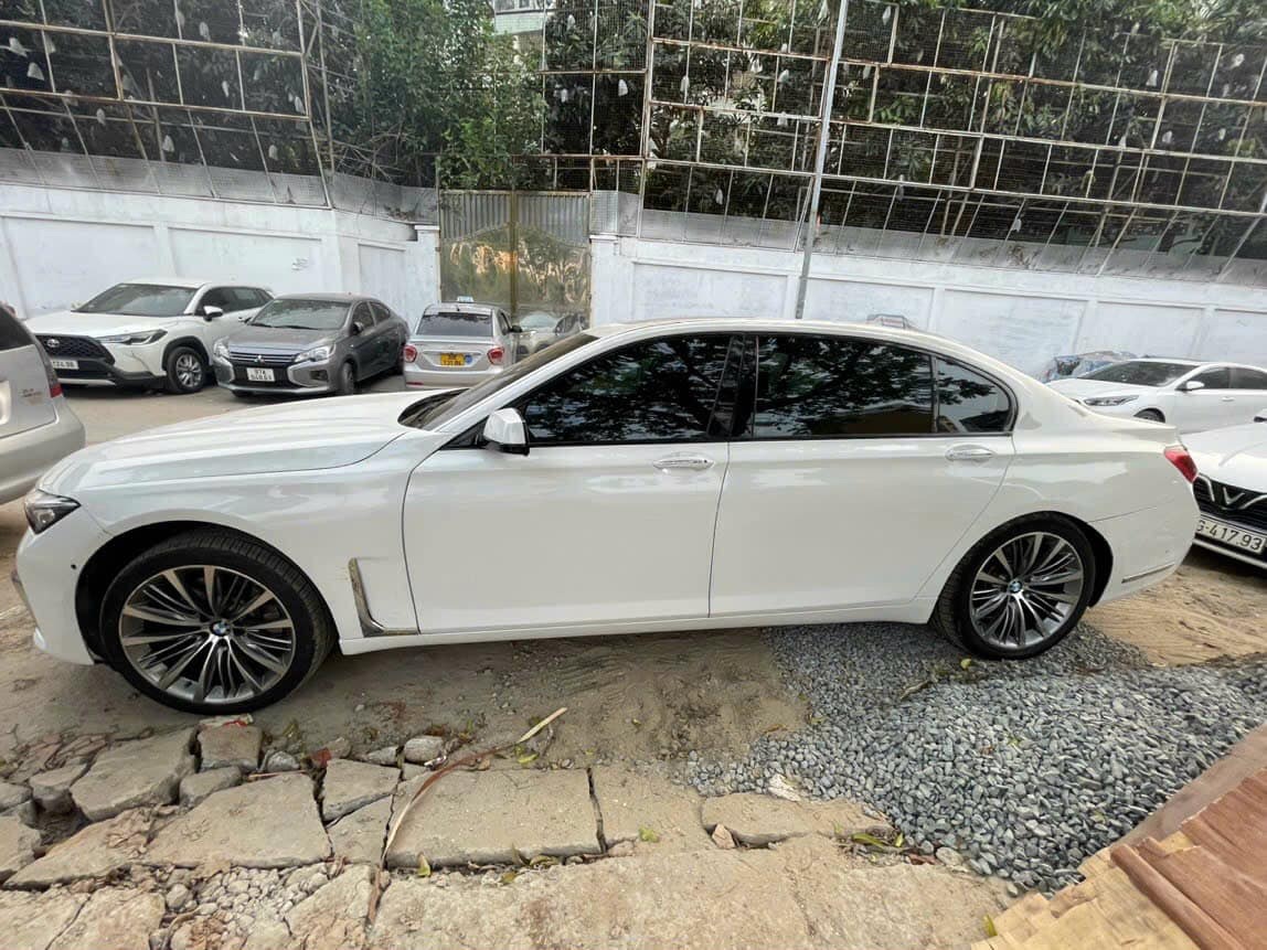 BMW 750Li lên sàn xe cũ với giá 600 triệu đồng vì lý do dở khóc dở cười - 5