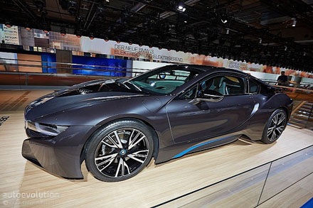 BMW i8 sẽ đến tay người dùng đầu năm sau