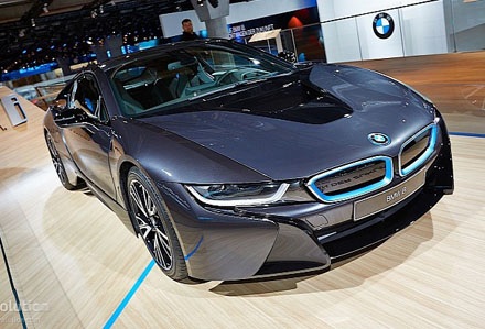 BMW i8 sẽ đến tay người dùng đầu năm sau