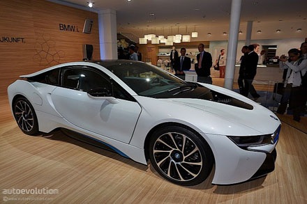 BMW i8 sẽ đến tay người dùng đầu năm sau