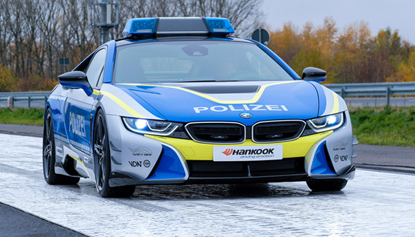 Siêu xe BMW i8 của cảnh sát Đức được độ “khủng” thế nào?