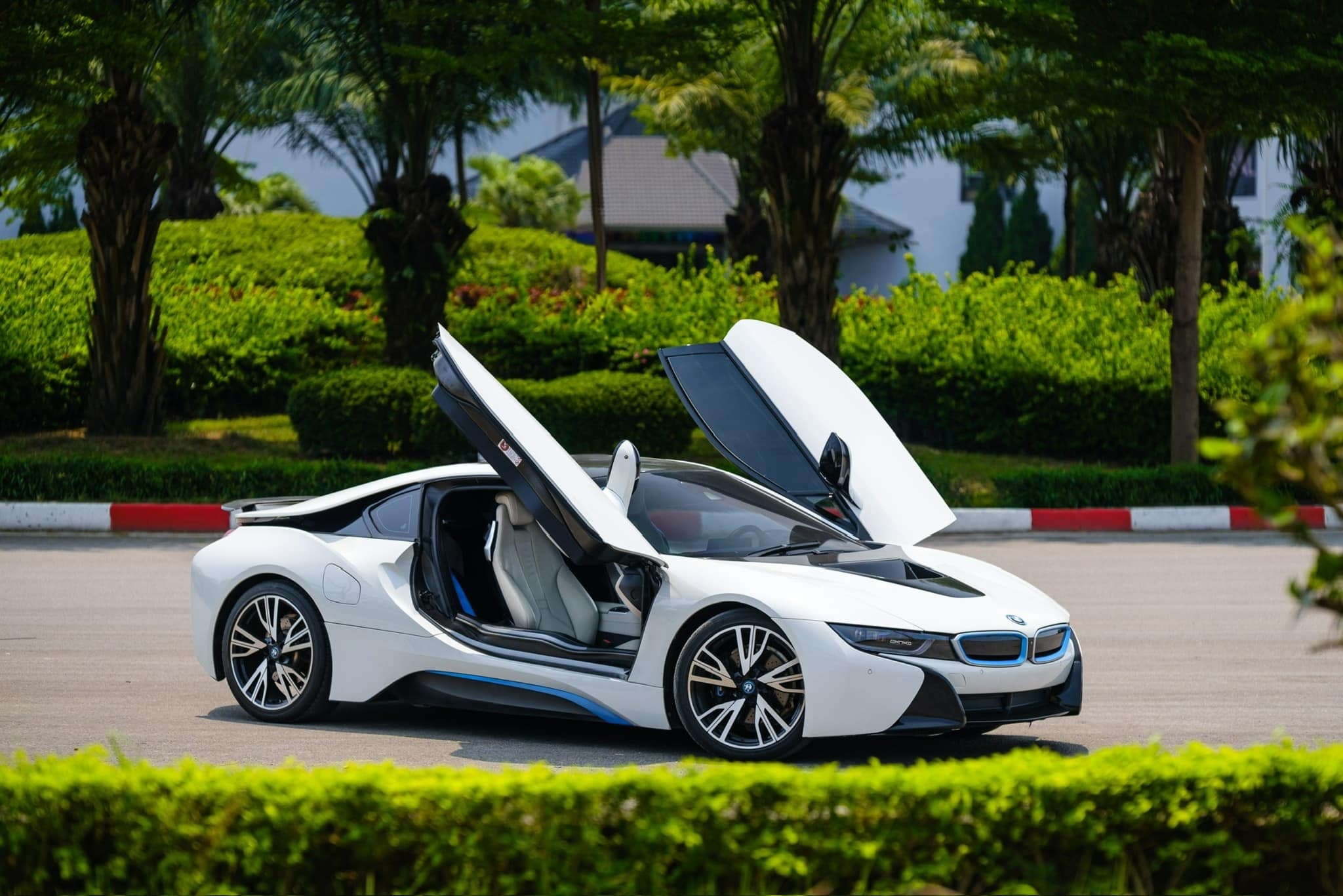 Sau gần 10 năm sử dụng, BMW i8 mất giá tới 5 tỷ đồng