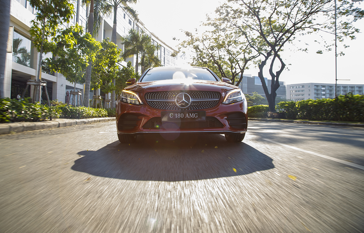 Mercedes-Benz C180 AMG mới tại Việt Nam có giá 1,499 tỷ đồng c-180-amg-0334.jpg