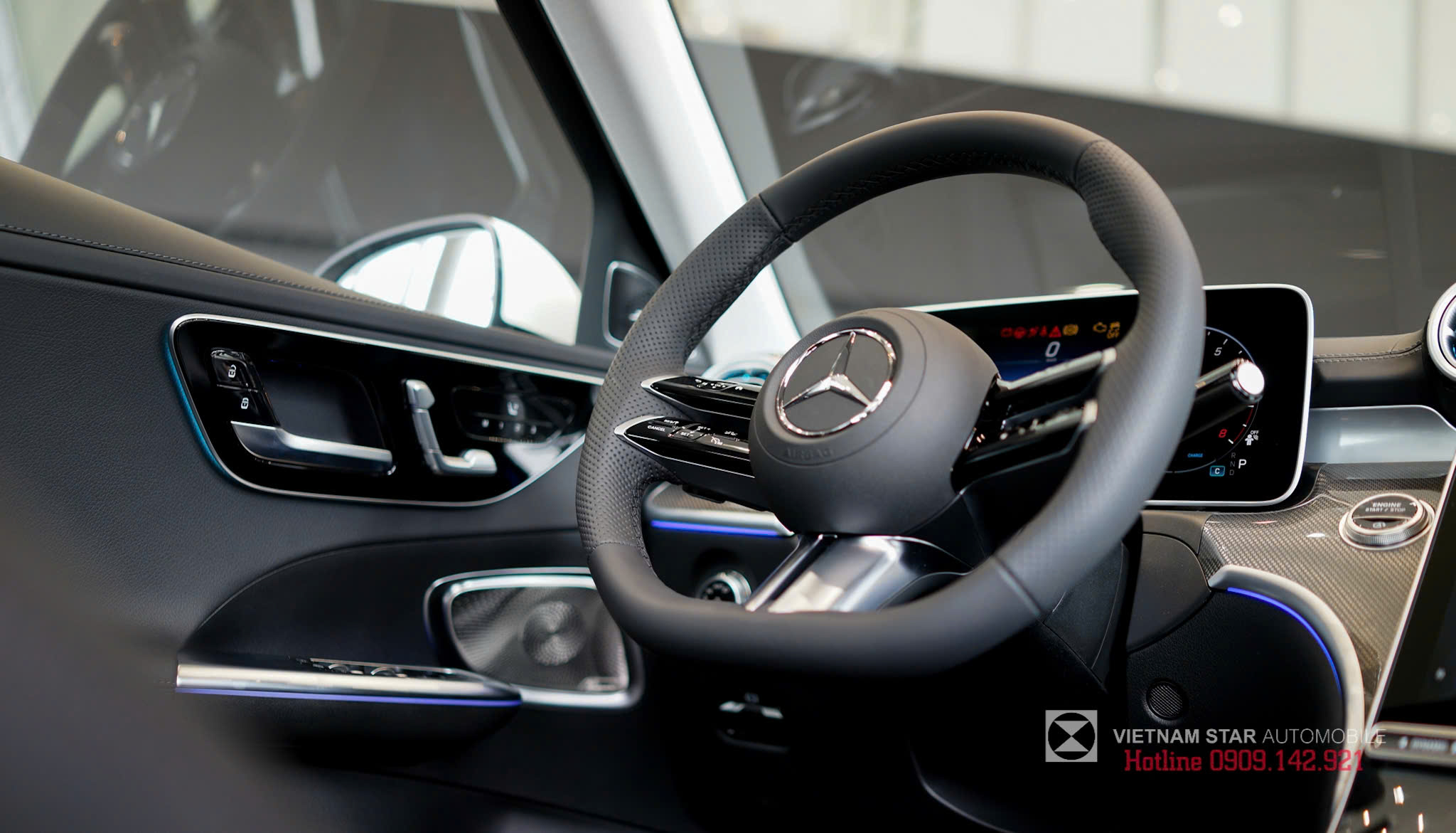 nội thất mercedes c300 2025 bọc da artico/nappa và ốp gỗ sồi hoặc carbon