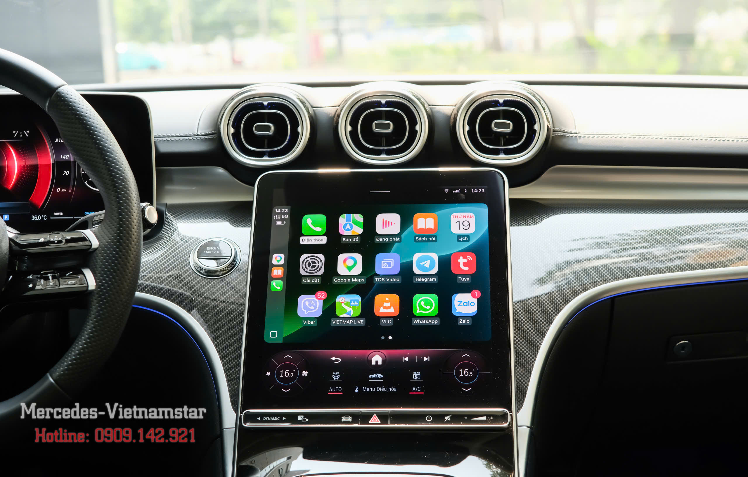 Ghế thể thao AMG bọc da cao cấp màu đen C300