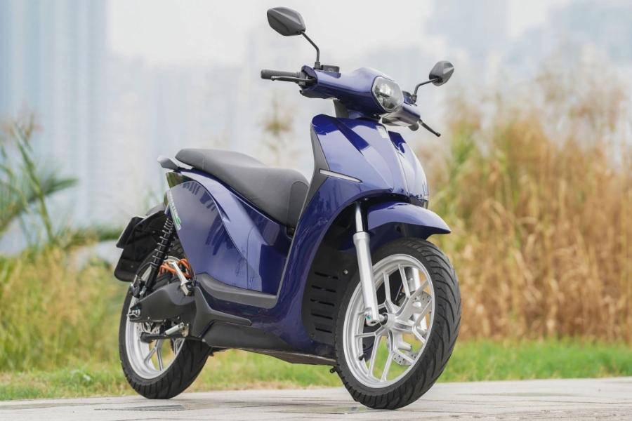 Dat Bike Quantum S3 có giá từ 34.9 triệu đồng, sở hữu cốp rộng 44L và đi được 200km một lần sạc