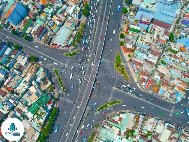 Các Nhà Xe Tại Ngã Tư Hàng Xanh