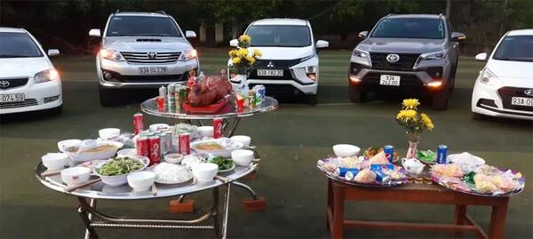 Tùy vùng miền và tập tục mỗi nơi, cách thực hiện lễ cúng xe mới cũng khác nhau