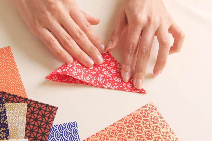 Cách Gấp Hộp Giấy Đơn Giản Bằng Vật Liệu Có Sẵn
