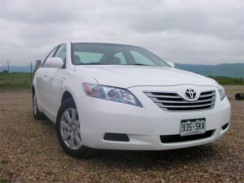 2009 Toyota Camry Hybrid review: Is it really like driving a refrigerator?