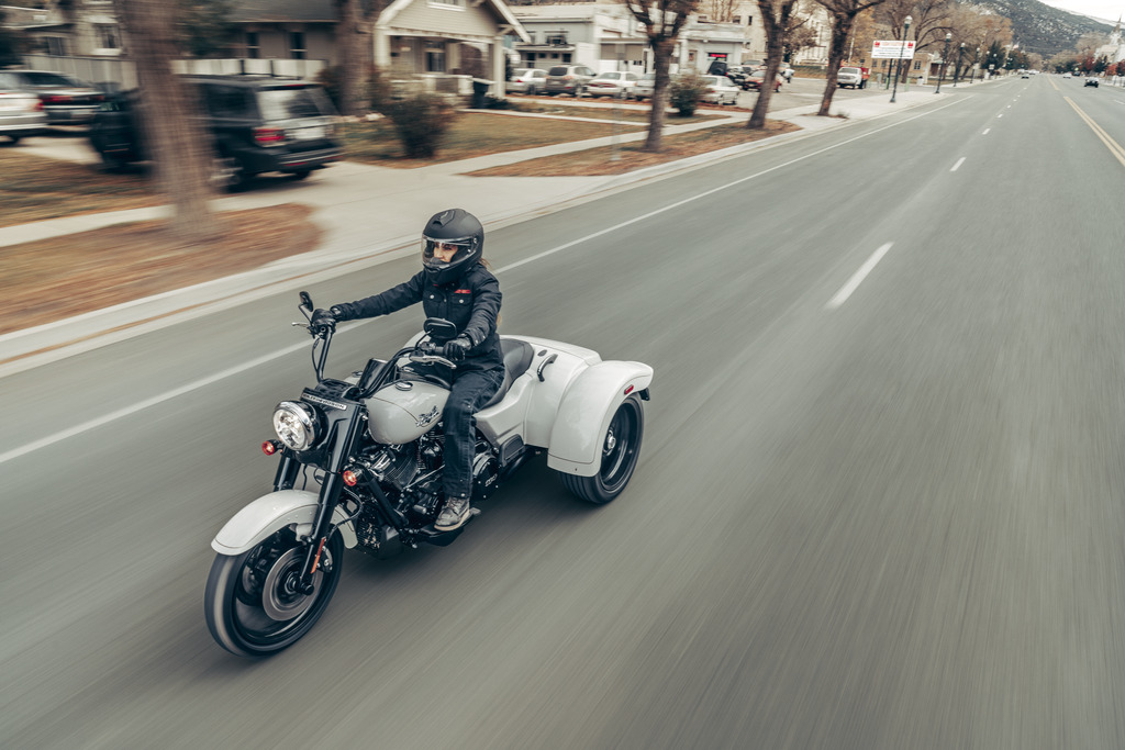 23 Flrt Freewheeler Riding Bc 0251 1