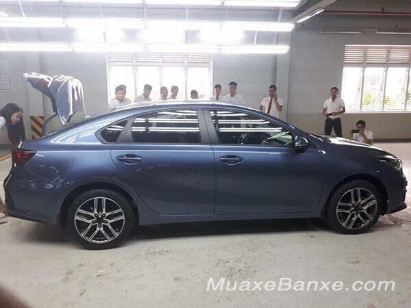 hong-xe-kia-cerato-2019-so-san-mt-muaxebanxe-com-1