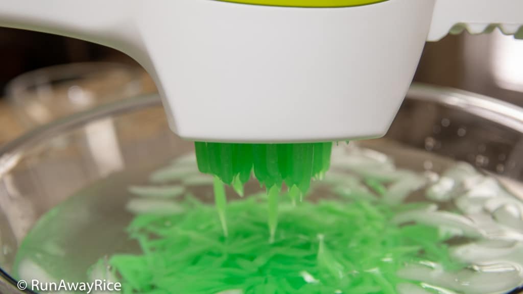Pandan Jelly Dessert (Che Banh Lot) - Refreshing Vietnamese Dessert | recipe from runawayrice.com