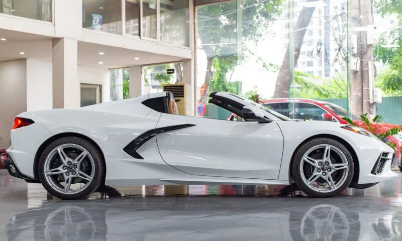 Chi tiết “Siêu xe giá rẻ” Chevrolet Corvette C8 giá 7 tỷ đồng
