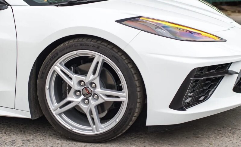 Chi tiết “Siêu xe giá rẻ” Chevrolet Corvette C8 giá 7 tỷ đồng