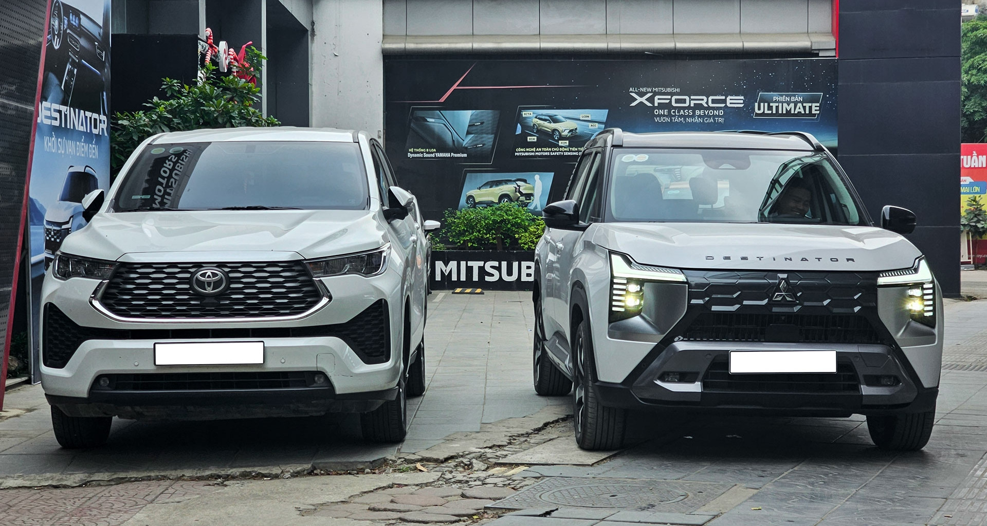 Nên mua Innova Cross hay Mitsubishi Destinator?