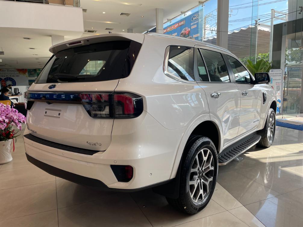 ford everest ambiente 2023 màu nâu 11