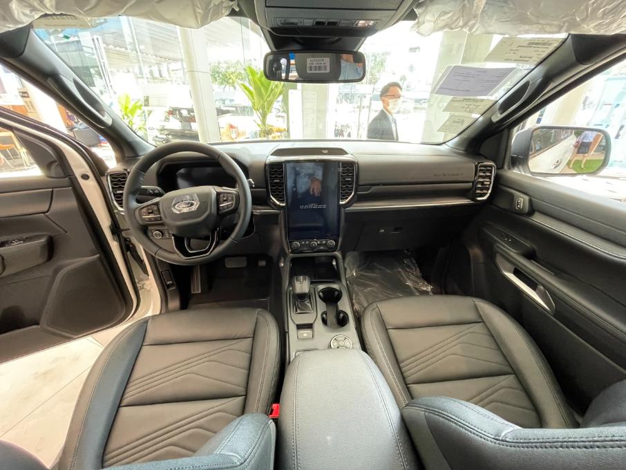 ford everest titanium 4x4 2023 màu trắng 18