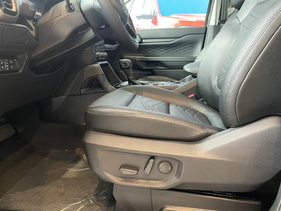 ford everest titanium 4x4 2023 màu trắng 27