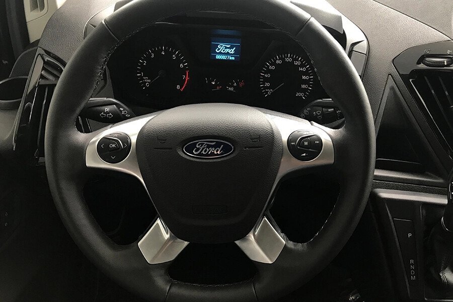 Ford Tourneo Trend (Máy xăng) - Hình 23