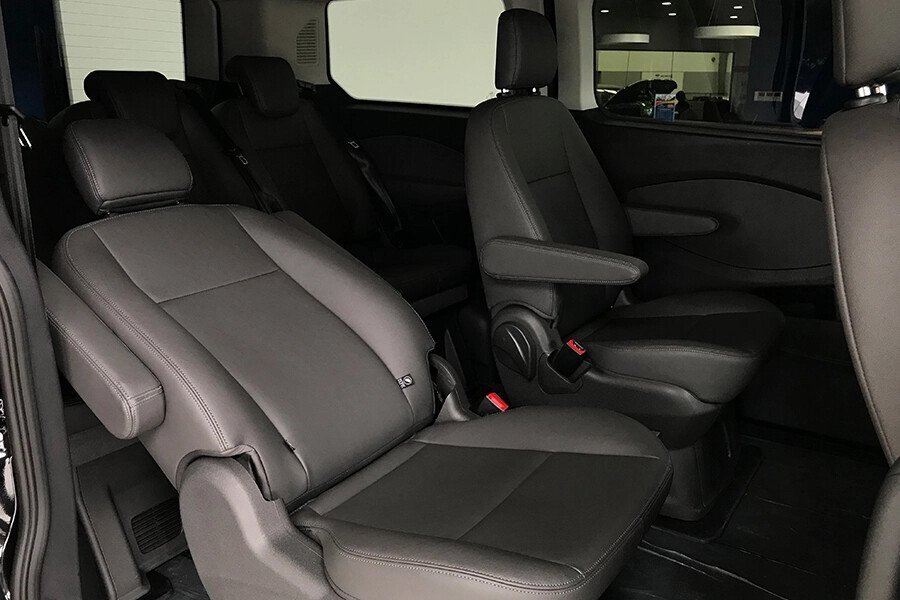 Ford Tourneo Trend (Máy xăng) - Hình 25
