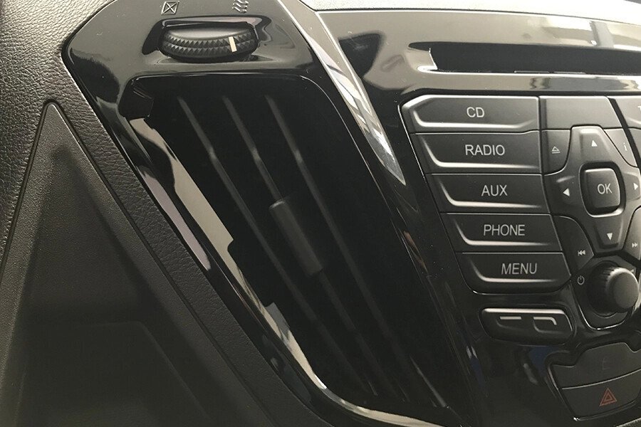 Ford Tourneo Trend (Máy xăng) - Hình 29