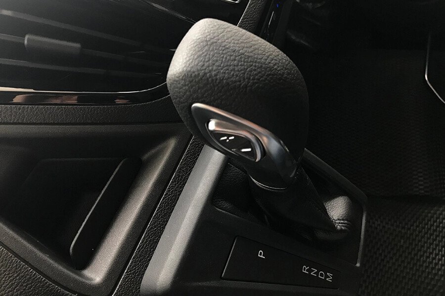 Ford Tourneo Trend (Máy xăng) - Hình 35