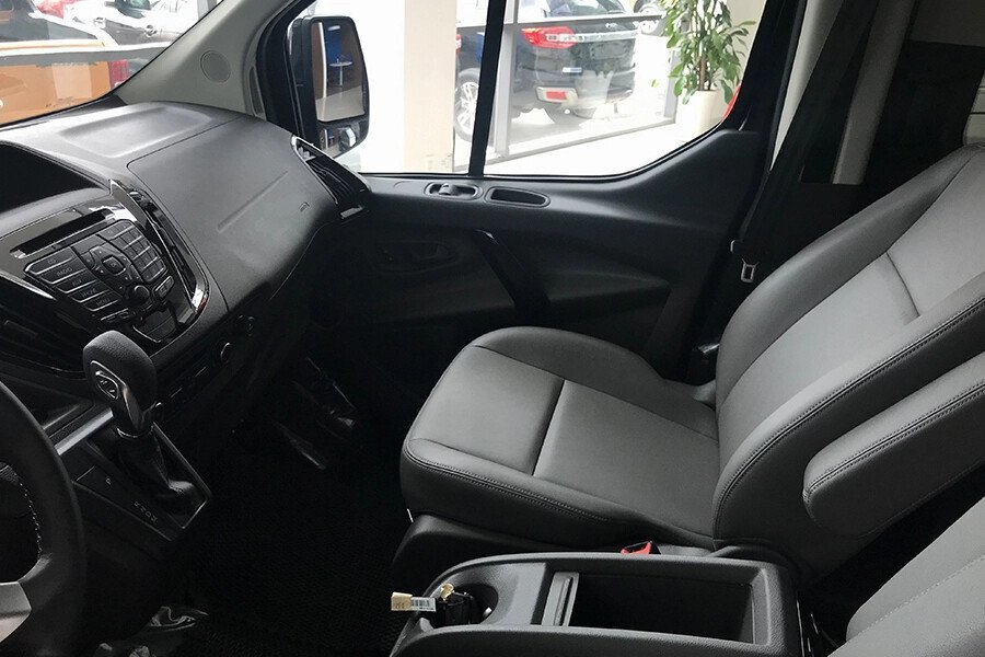 Ford Tourneo Trend (Máy xăng) - Hình 17
