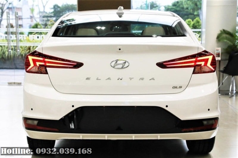 Giá lăn bánh các phiên bản Hyundai Elantra 2022 sau khi giảm 50% thuế