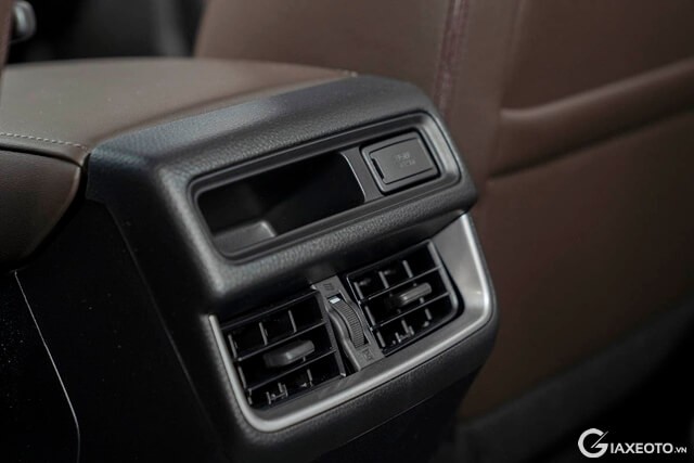 khoang-hanh-khach-xe-mazda-bt50-all-new