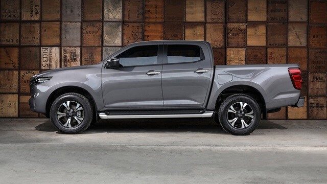 Mazda-BT-50-2021-la-zang