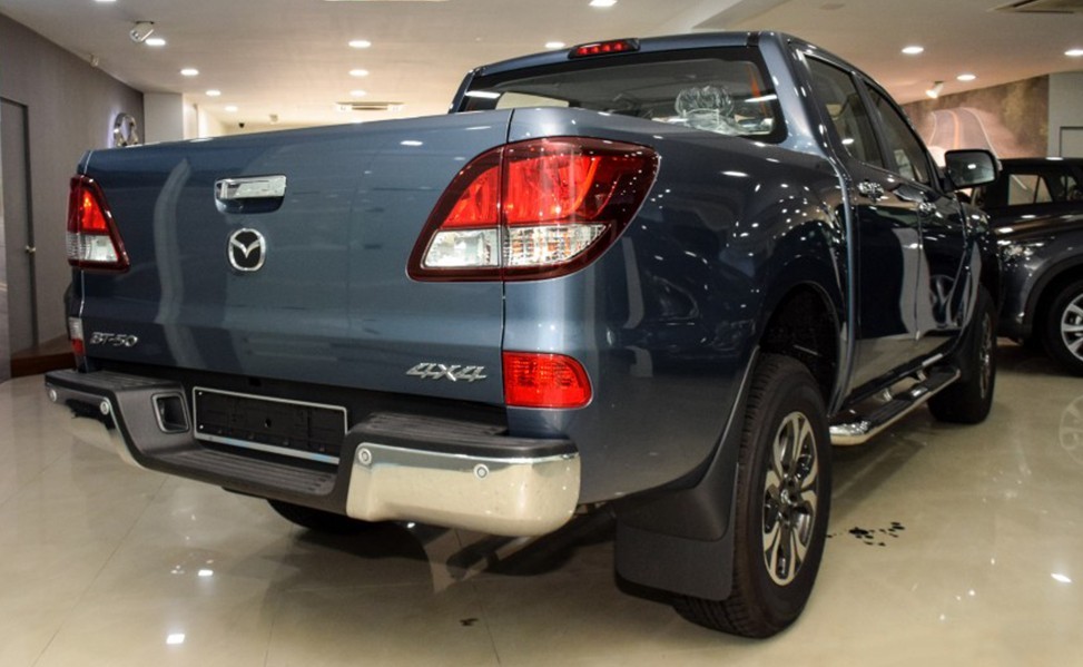 Giá xe Mazda BT-50 3.2 Premium AT