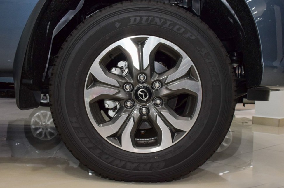 Giá xe Mazda BT-50 3.2 Premium AT
